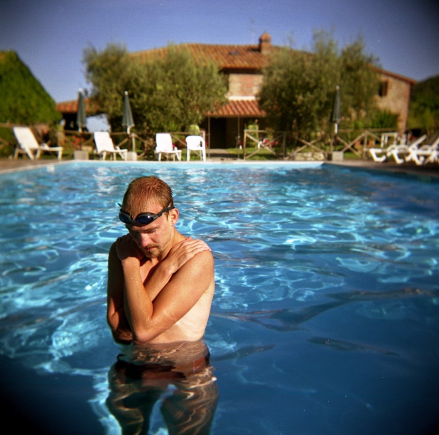 Torsten in a cold cold pool. Umbria 2006